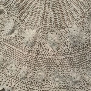 Christmas Tree Skirt Cream Crocheted  48” Wide Scalloped Edge Shabby Decor